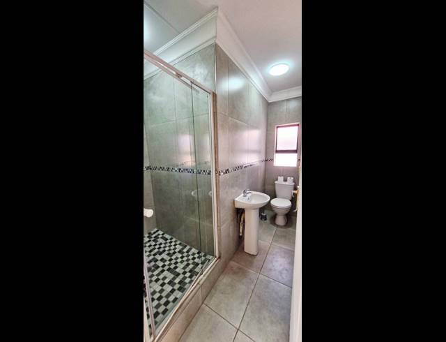 7 BEDROOM HOUSE FOR SALE IN SONNEVELD